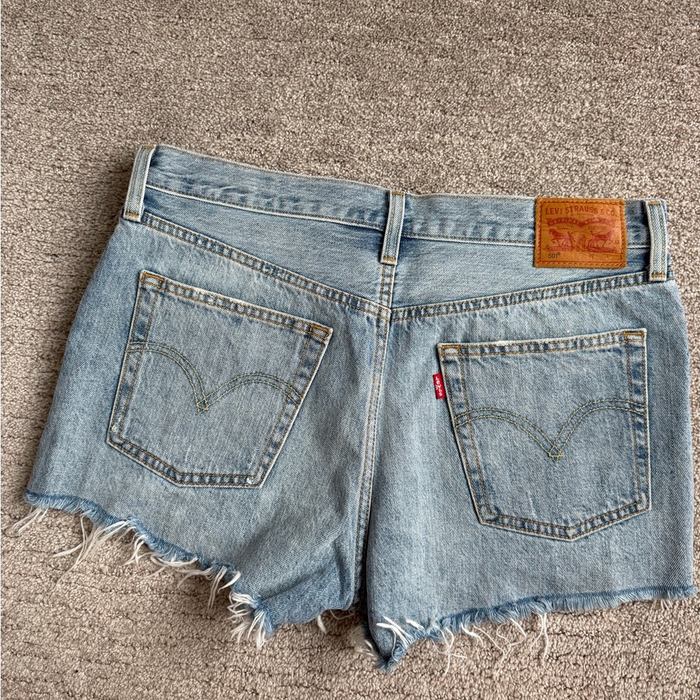 Levi 501 Jean shorts - Picture 2 of 2